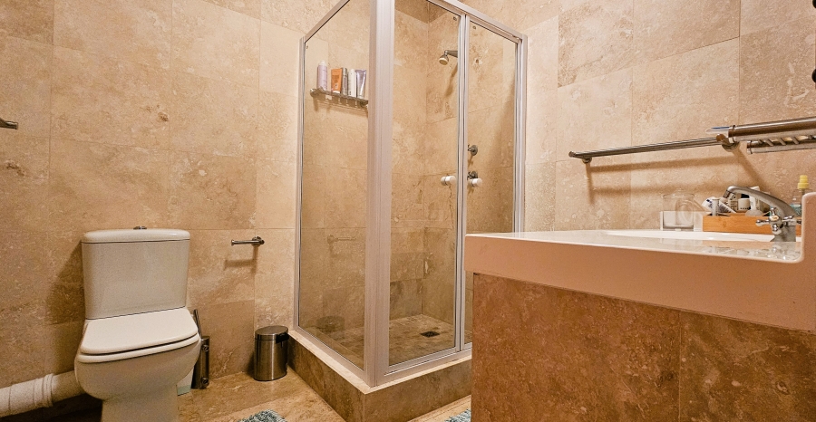 5 Bedroom Property for Sale in Middedorp Western Cape